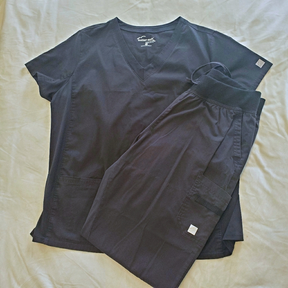 UA Buttersoft Jogger Scrub Set